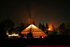 � N. Kloth; 8. IHT-Reinsehlen vom 26. - 28. September 2008: Die Knickpyramide mit astronomischen Hintergrund. In der D�mmerung leuchtet sie und f�r die Nacht erlischt das Licht. Leichter Nebel ist sichtbar.