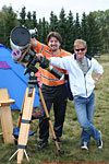 � N. Kloth; 8. IHT-Reinsehlen vom 26. - 28. September 2008: R200SS auf der Vixen GP-DX - fertig zum fotografieren. Daneben stehen Oliver und Oliver.